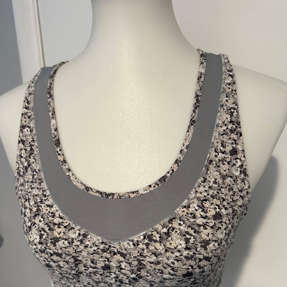 Lululemon Floral Tank Top - Size 6. (No tag but Size Dot) - Picture 3 of 11